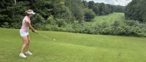 woman golfing